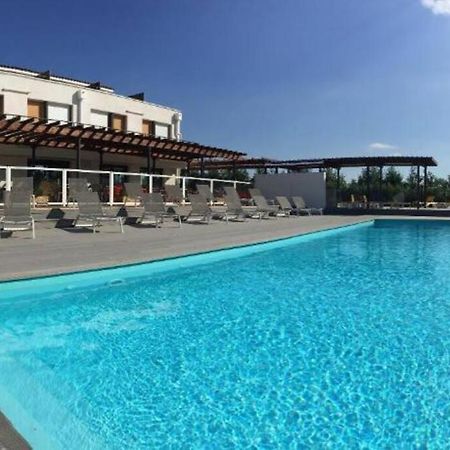Appartement 104 Douce Provence Au Calme Face A La Piscine à Éguilles Extérieur photo